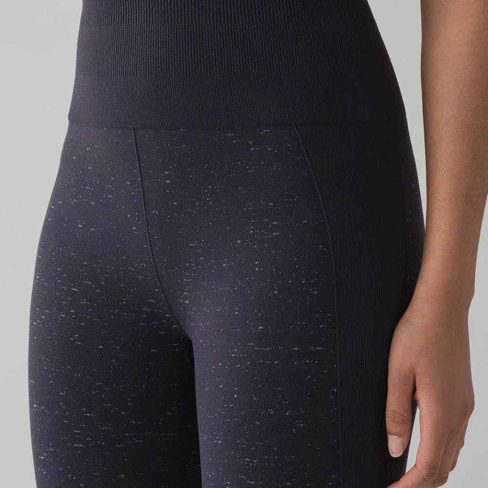 NWT Lululemon Free To Flow 7/8 Tight, Sz 8, Magnum/White - Picture 2 of 6